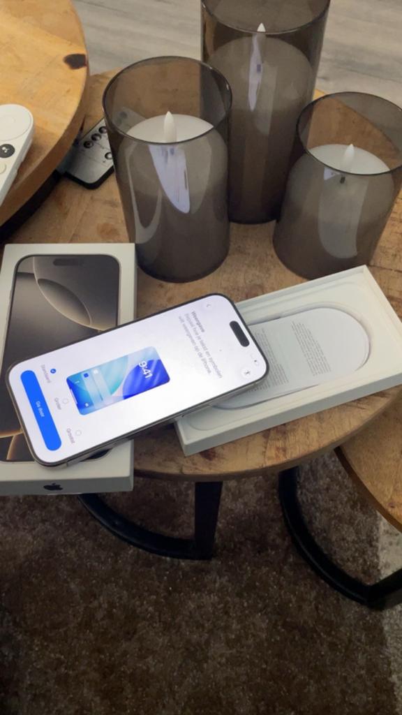 Zeer nette iPhone 16 Pro met accessoires (Snapchat ban), Telecommunicatie, Mobiele telefoons | Apple iPhone, IPhone 16 Pro, 128 GB