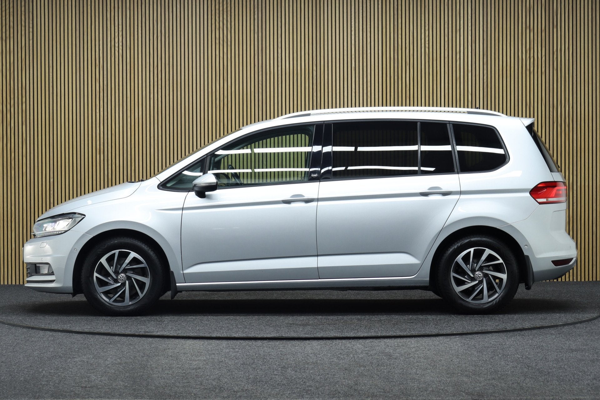 Volkswagen Touran 1.2 TSI Highline Business | Adaptive-cruis, Auto's, Volkswagen, Stof, Gebruikt, Euro 6, 4 cilinders