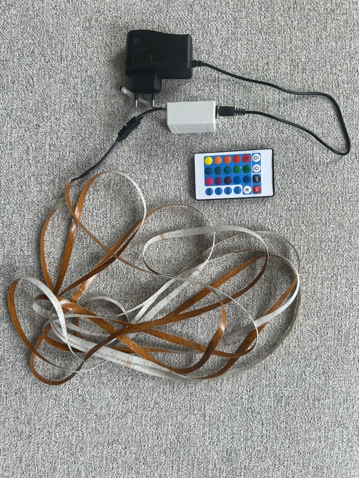 RGB LED lichtstrip 5 m met afstandsbediening en controller, Ophalen, Zo goed als nieuw, Licht, Kleur