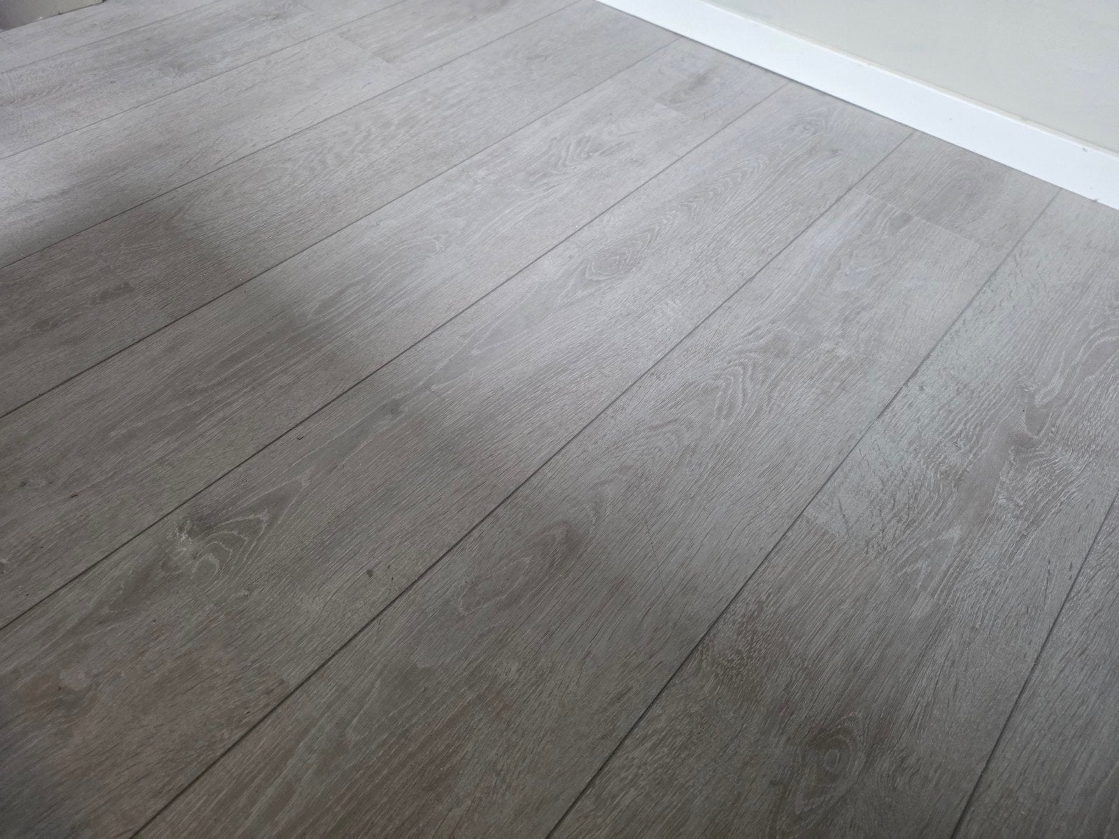 Grijze laminaatvloer, ca. 10m2 met extra planken, Ophalen, Gebruikt, Grijs, 10 tot 25 m²