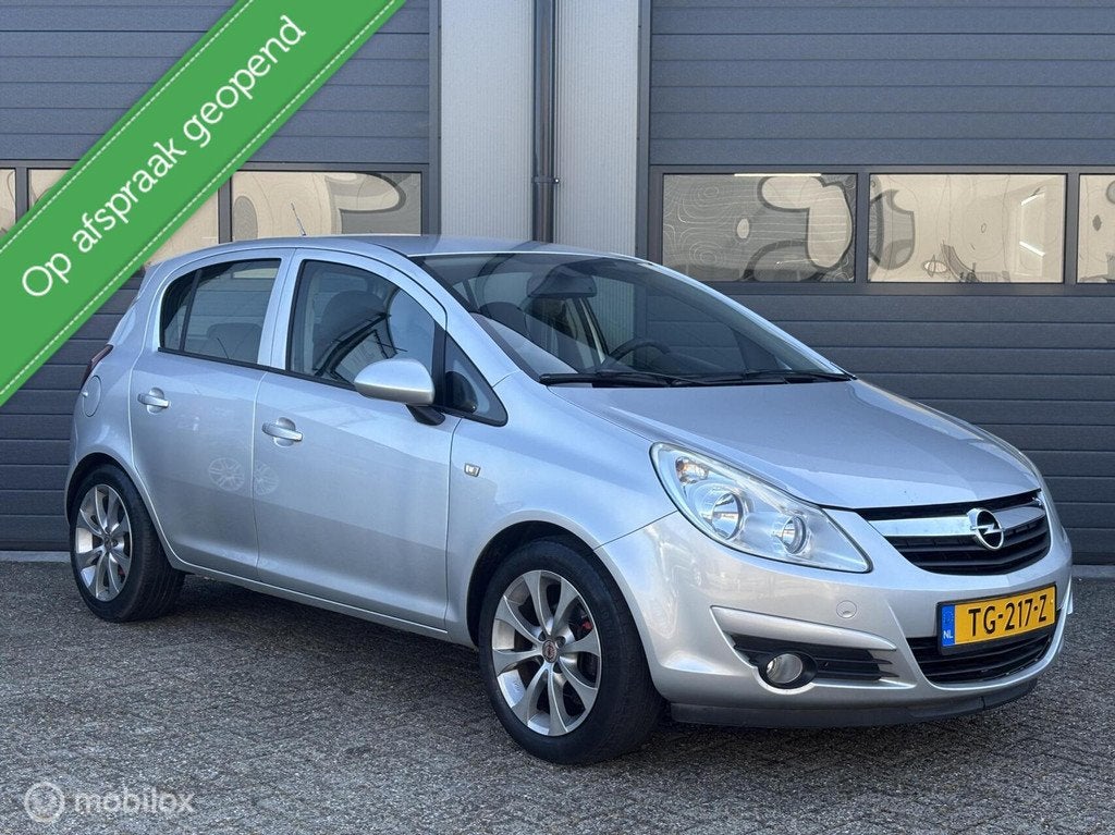 Opel Corsa 1.2-16V Cosmo Uitvoering _ 5Drs-Airco, Voorwielaandrijving, 4 cilinders, 1229 cc, 49 €/maand