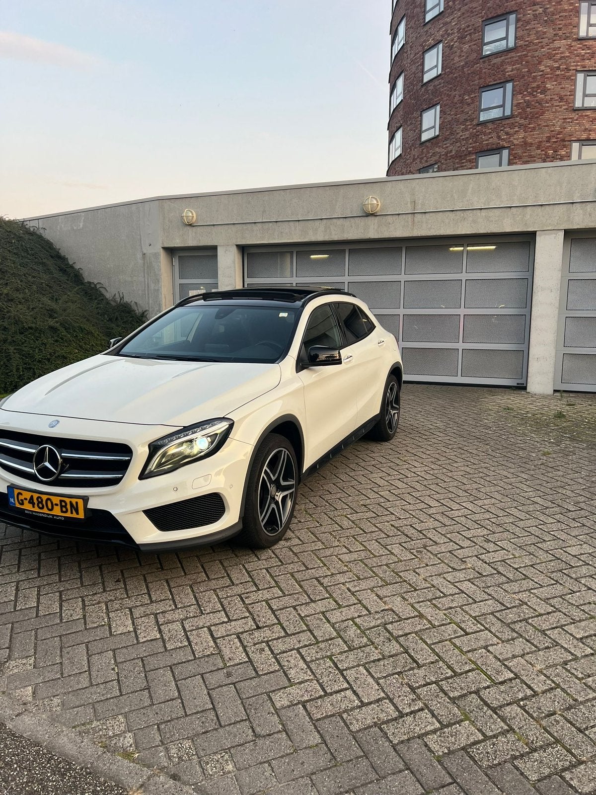 Te koop mercedes GLA 250 AMG night pakket, Auto's, Euro 5, Zwart, Wit, Particulier
