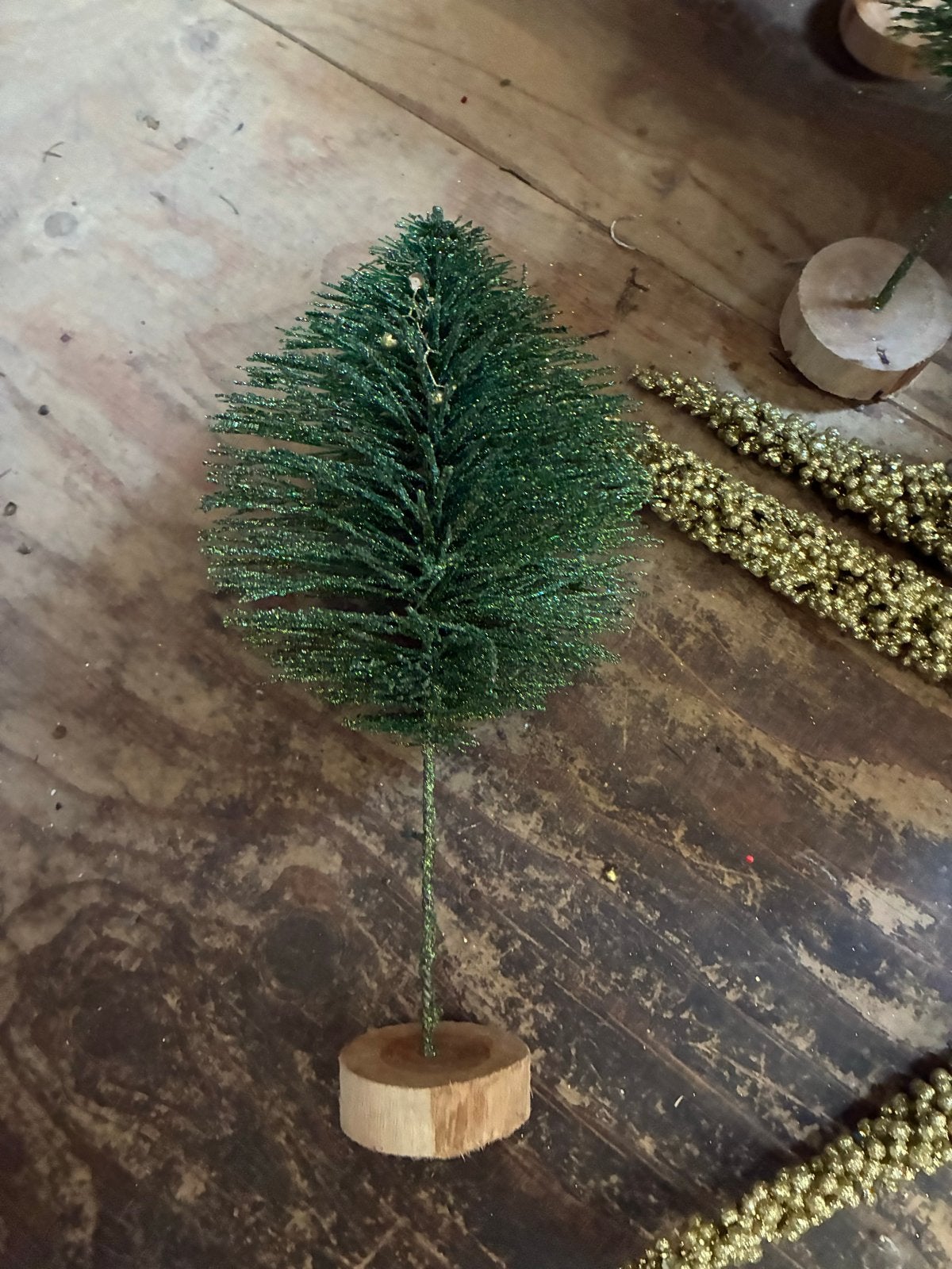 Glitterkerst boompjes en gouden sier takken, Diversen, Kerst, Ophalen of Verzenden