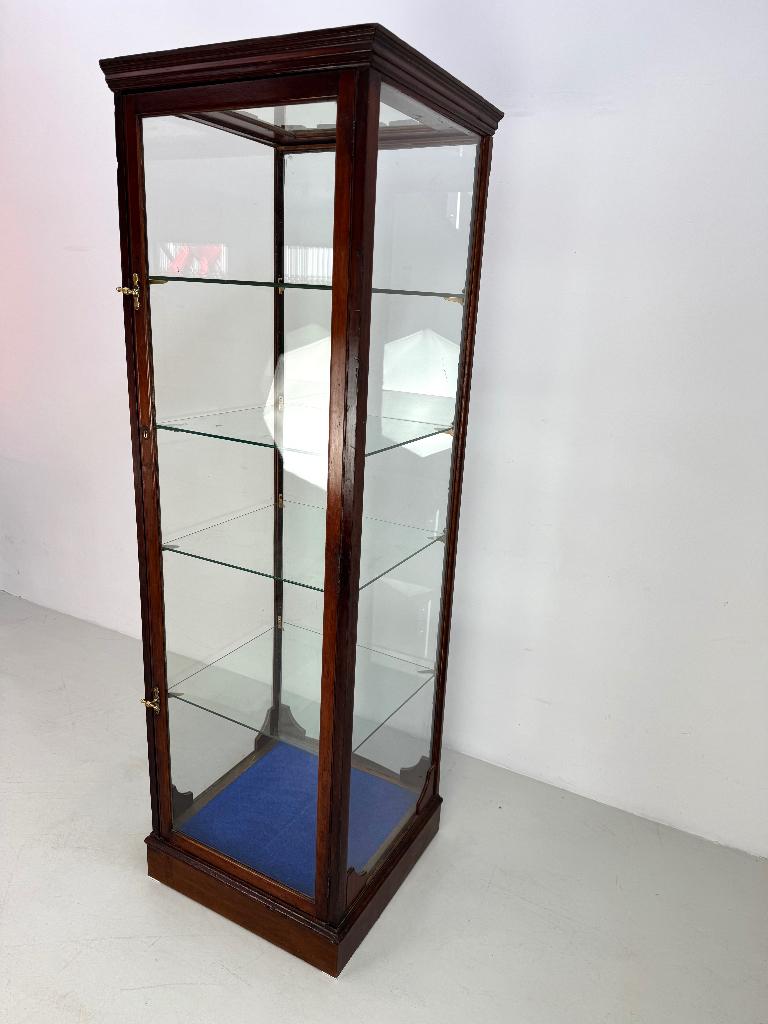 Oude Engelse museum vitrinekast, Verzenden, 50 tot 100 cm, Zo goed als nieuw, 150 tot 200 cm