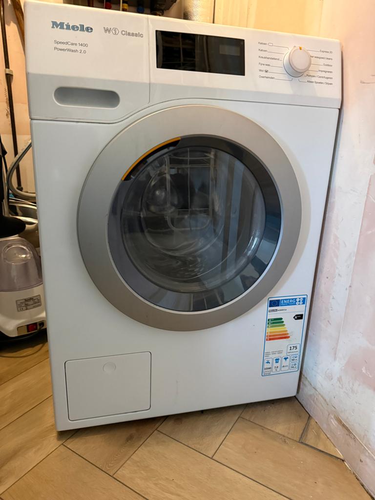 Te koop mooie miele wasmachine ( trommelkruis defect), Ophalen, 1200 tot 1600 toeren, Gebruikt, 85 tot 90 cm