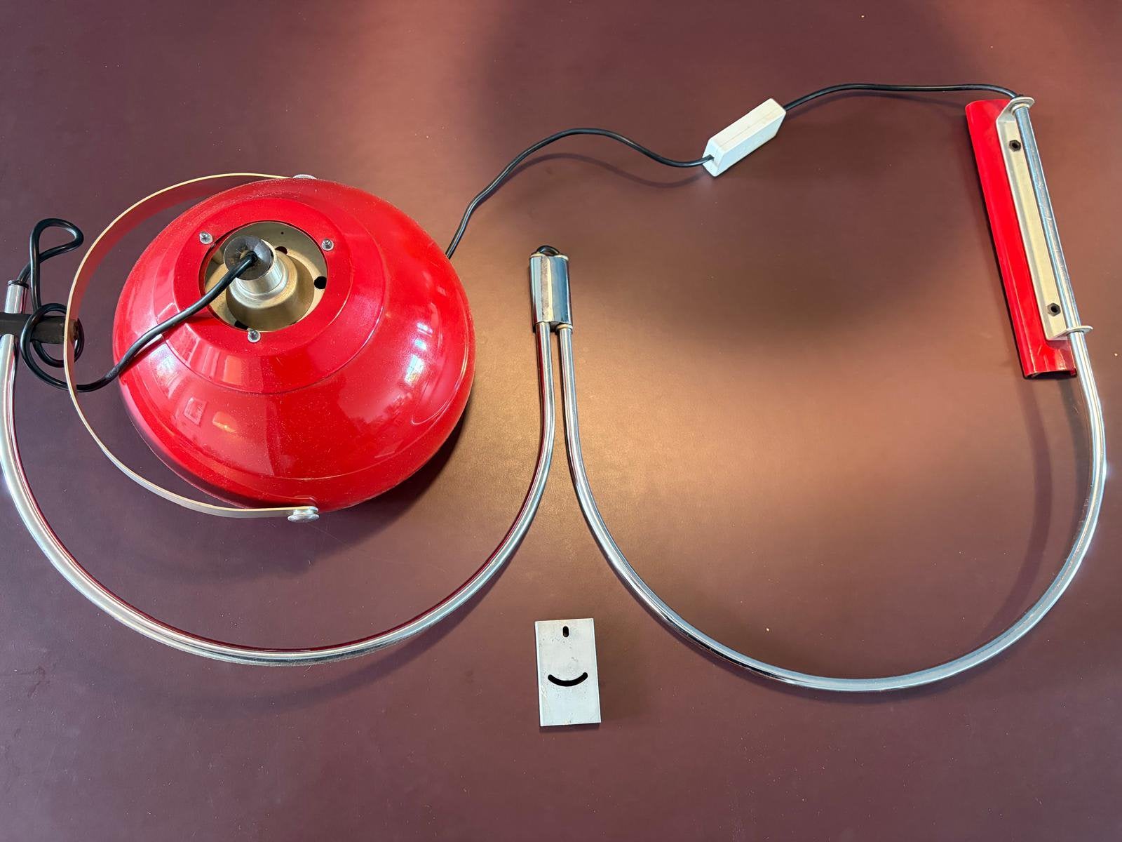 Vintage rood chromen metalen Gepo (NL) wandlamp dubbelarms, Huis en Inrichting, Ophalen, Rood, E27 (groot), Zo goed als nieuw