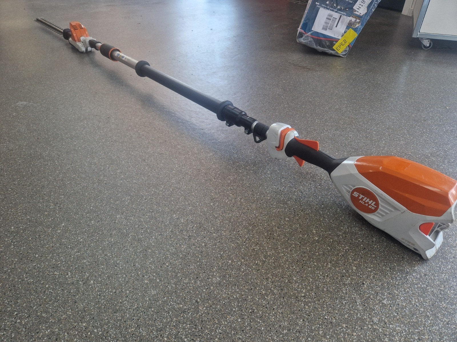 Stihl HLA 86 uitschuifbare stokheggenschaar, Ophalen, Accu