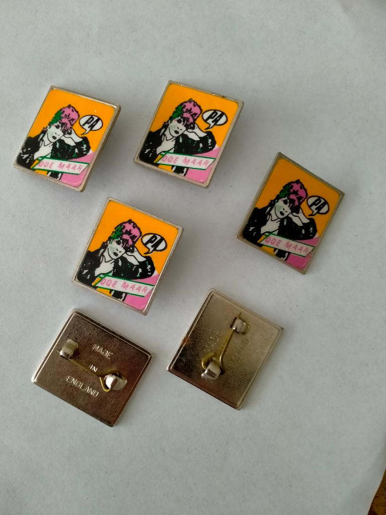 Doe maar Pa 4us muziek vintage speldje nederpop groep, Verzamelen, Muziek, Artiesten en Beroemdheden, Ophalen of Verzenden, Gebruikt