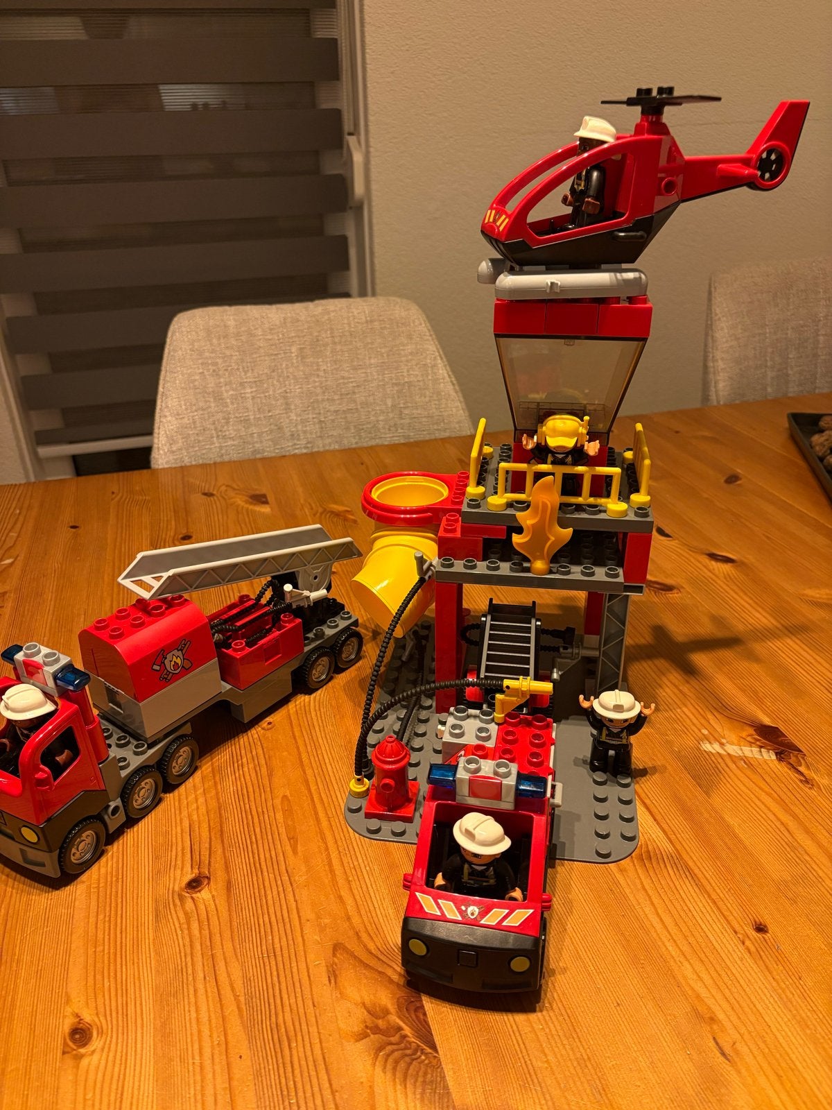Lego Duplo Brandweerkazerne met voertuigen en figuren, Ophalen of Verzenden, Compleet, Duplo, Complete set