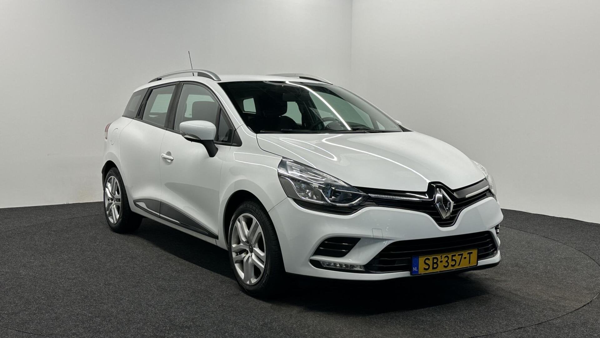 Renault Clio Estate 0.9 TCe Zen TREKHAAK NAVI CRUISE LM., Auto's, Renault, Voorwielaandrijving, 898 cc, Gebruikt, 580 kg