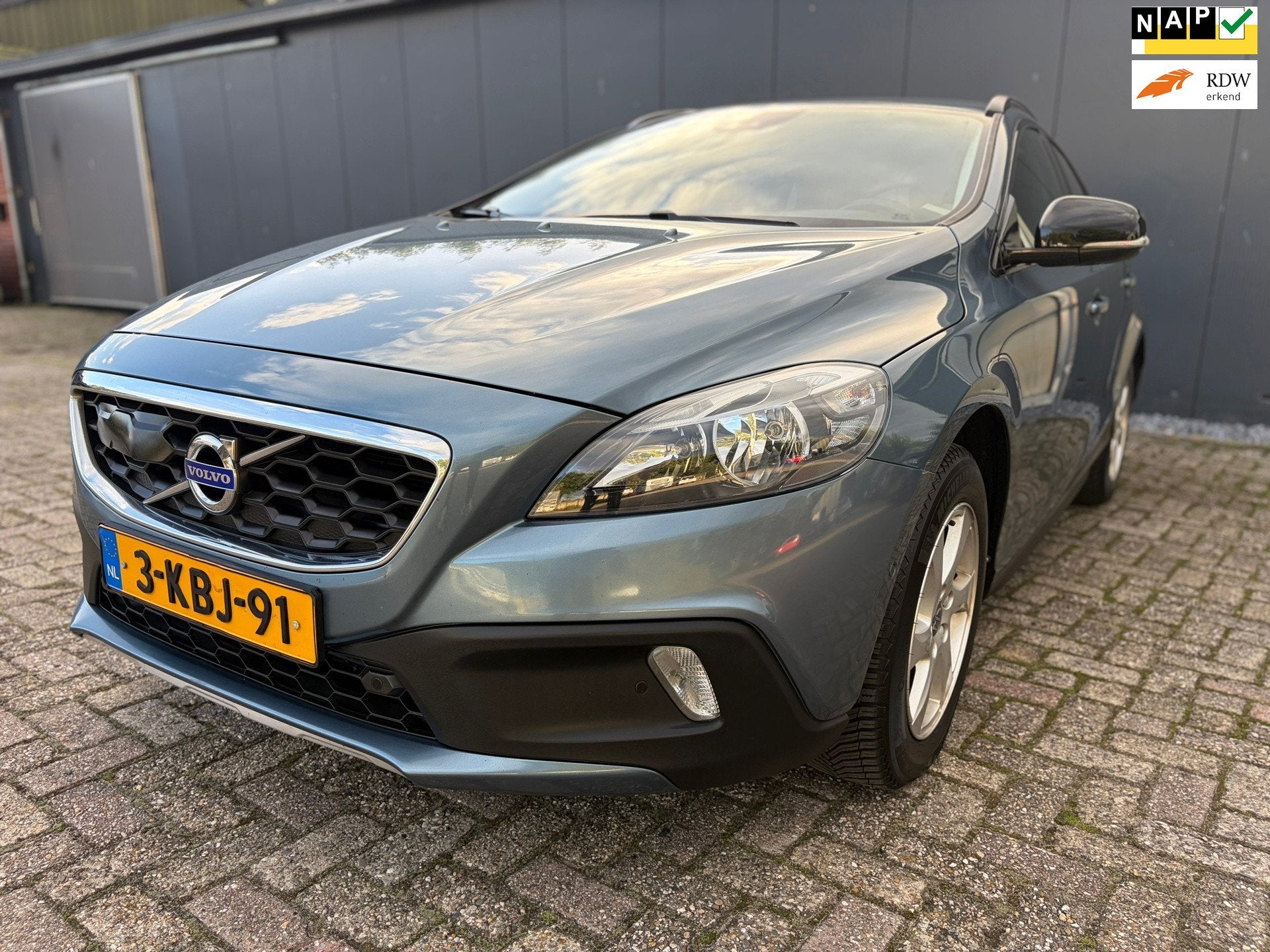 Volvo V40 Cross Country 1.6 T4 Momentum 1e Eig!/Camera/Trekh, Auto's, Voorwielaandrijving, Zwart, 4 cilinders, Blauw