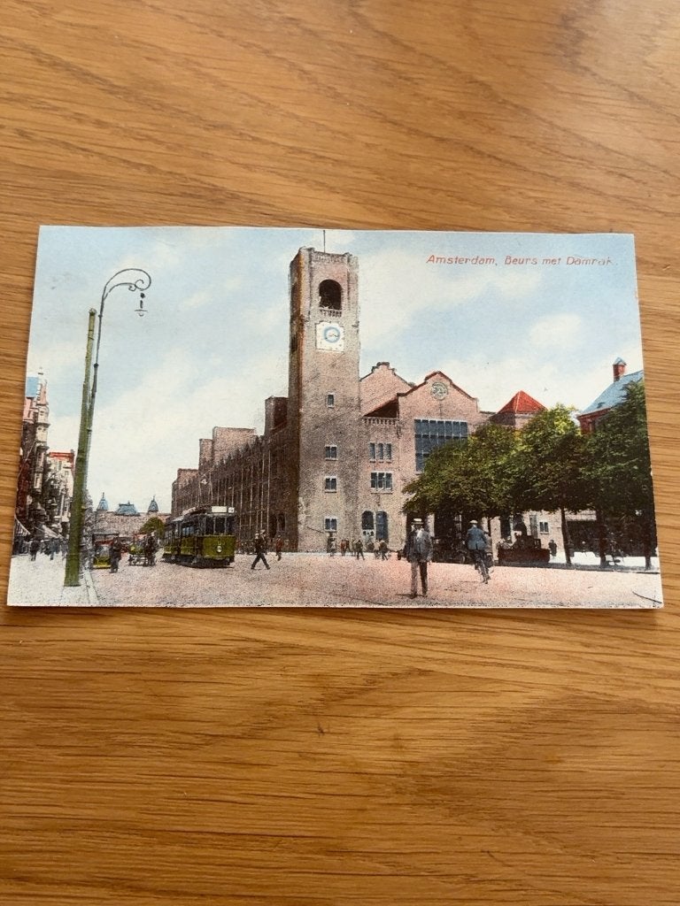 Amsterdam Beurs Damrak tram ansichtkaart 1930, Verzenden, 1920 tot 1940, Gelopen, Noord-Holland