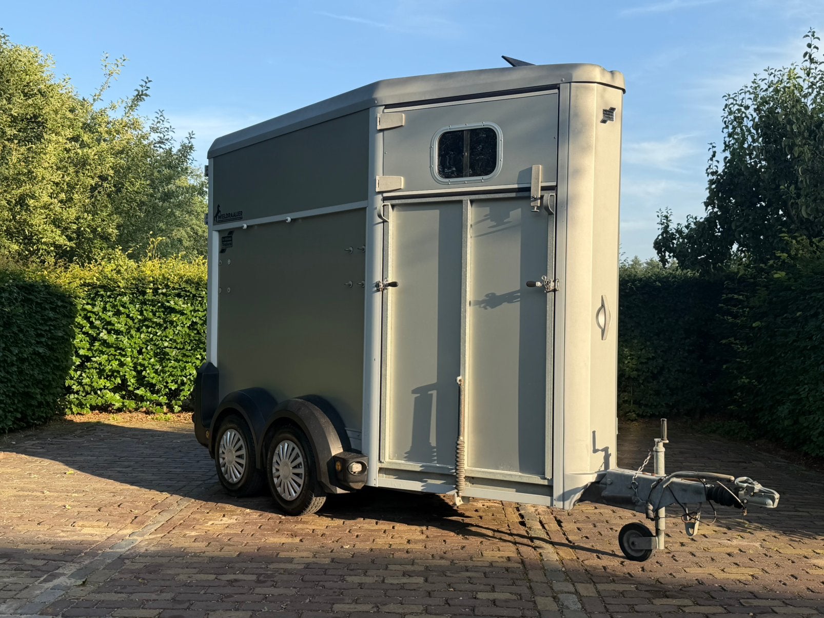 1.5 paards ifor williams met aluminium vloer en zadelkamer, Ophalen, Aluminium, Zo goed als nieuw, Info@ttpaardentrailers.nl
