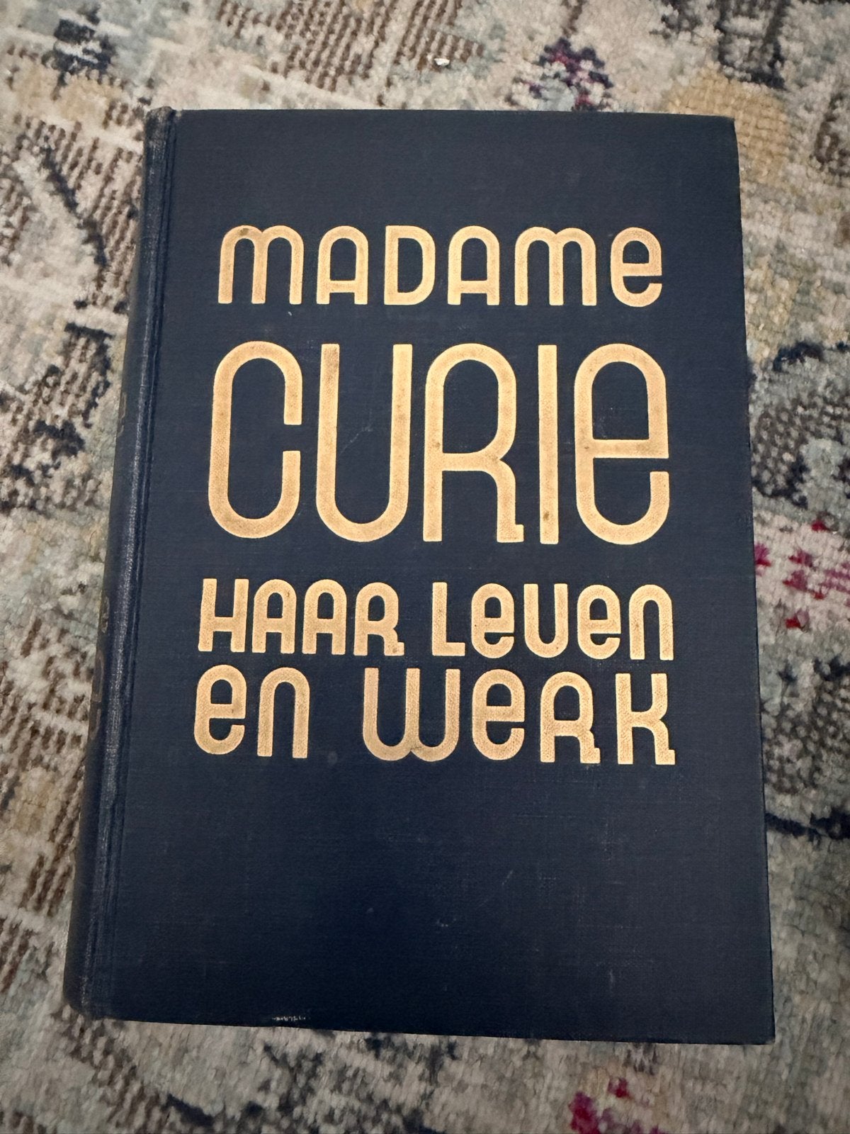 Madame Curie: Haar Leven en Werk - Eve Curie (4e druk), Boeken, Ophalen of Verzenden, Gelezen, Wetenschap