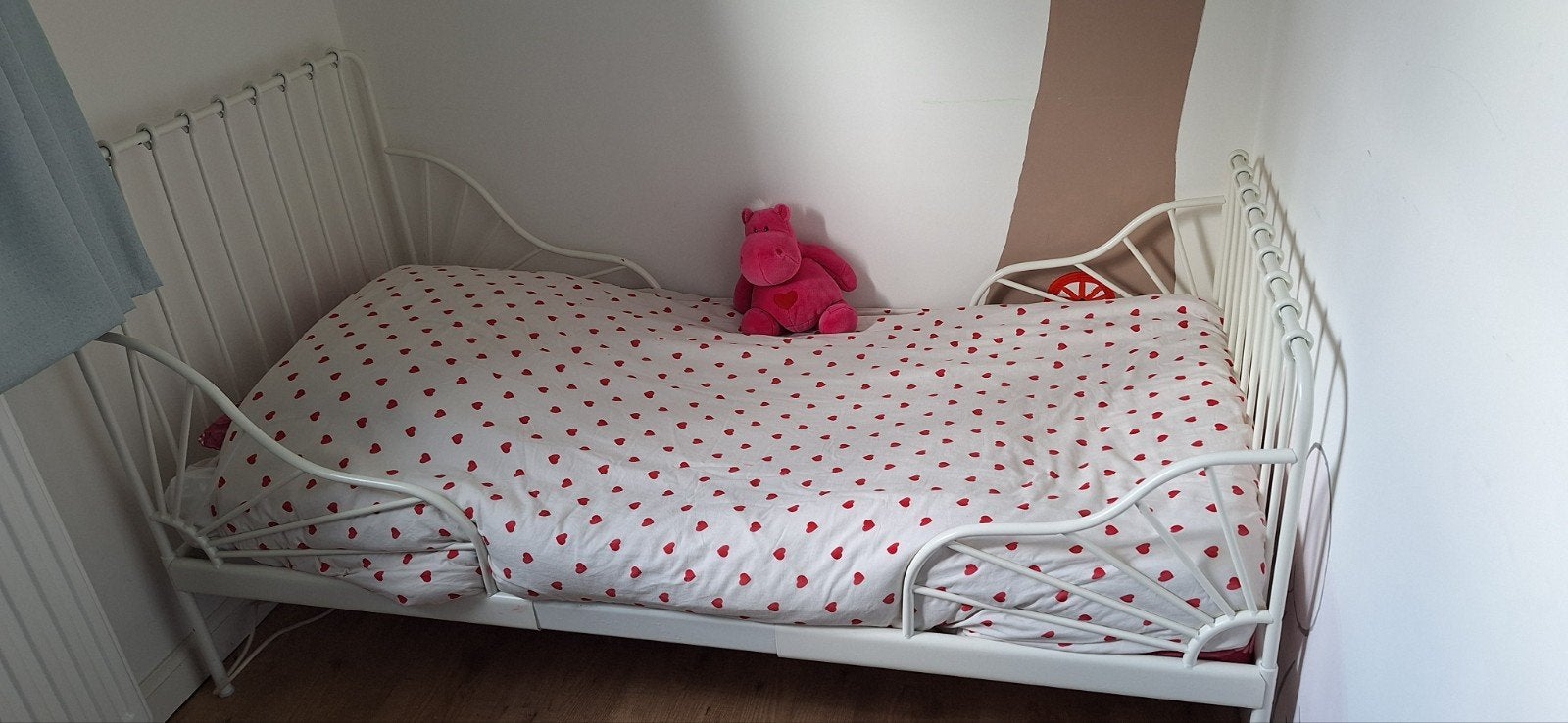 Wit IKEA MINNEN meegroeibed, Kinderen en Baby's, Kinderkamer | Bedden, Gebruikt, 70 tot 85 cm, 180 cm of meer, Ophalen