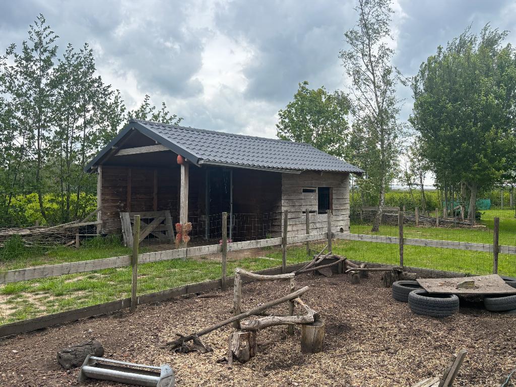 Paardenstal/ schuurtje, Dieren en Toebehoren, Stalling en Weidegang, Stalling, 2 of 3 paarden of pony's