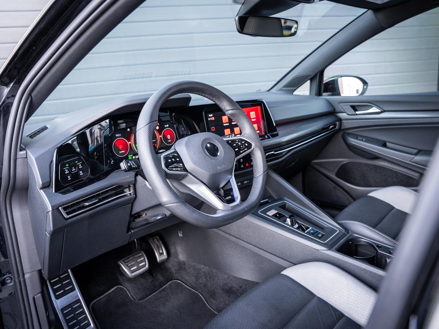 Volkswagen Golf 8 1.4 eHybrid GTE l Leder l Camera l ACC l C, Gebruikt, 4 cilinders, Zwart, 1524 kg