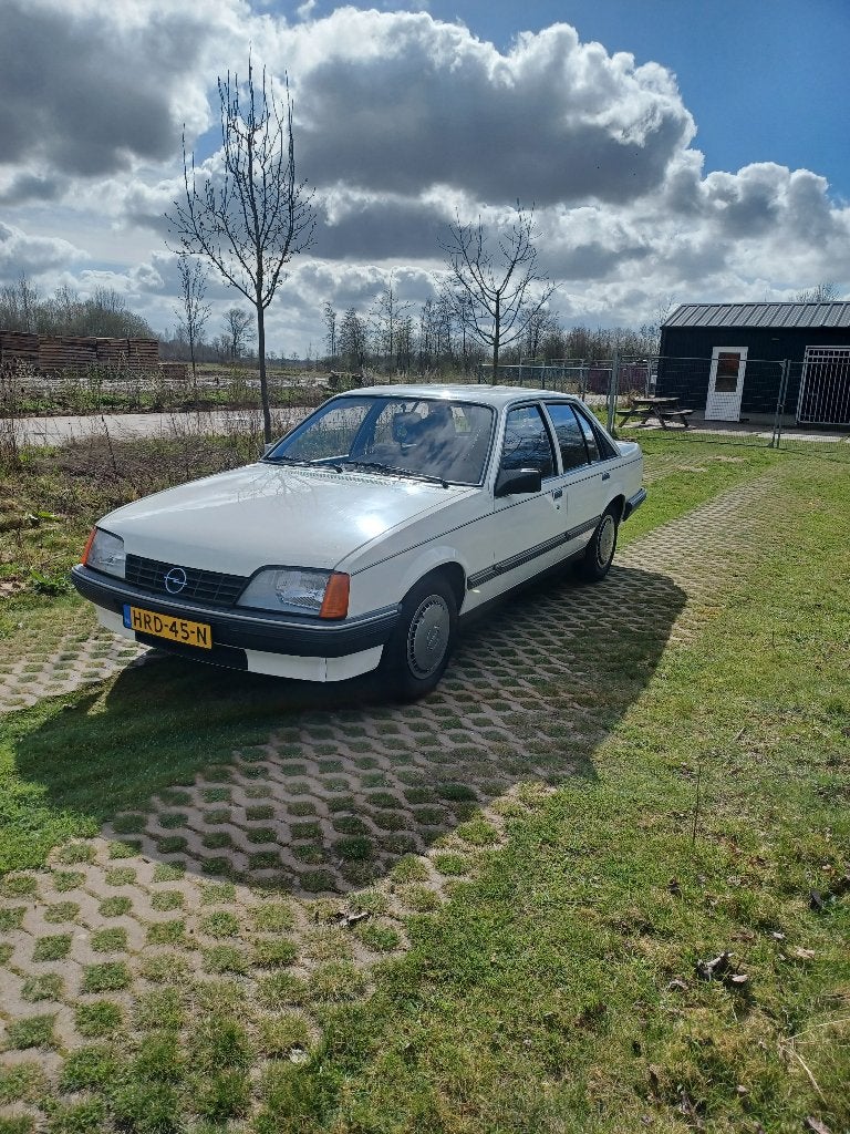 opel rekord 2.0s automaat , bj 1985 , apk , belastingvrij, Auto's, Oldtimers, Automaat, Achterwielaandrijving, 100 pk, Wit