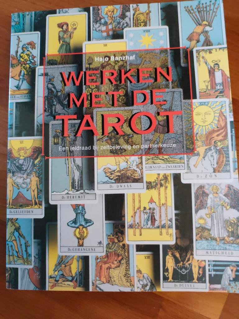 H. Banzhaf - Werken met de Tarot, Boeken, Tarot of Kaarten leggen, Overige typen, Ophalen of Verzenden, Zo goed als nieuw