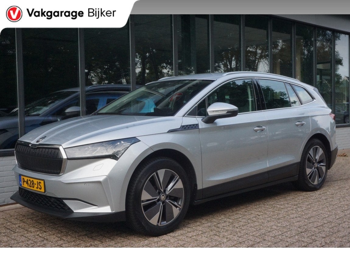 Skoda Enyaq iV 80 wegklapbare trekhaak/Camera! (bj 2022), Automaat, Achterwielaandrijving, Gebruikt, Origineel Nederlands