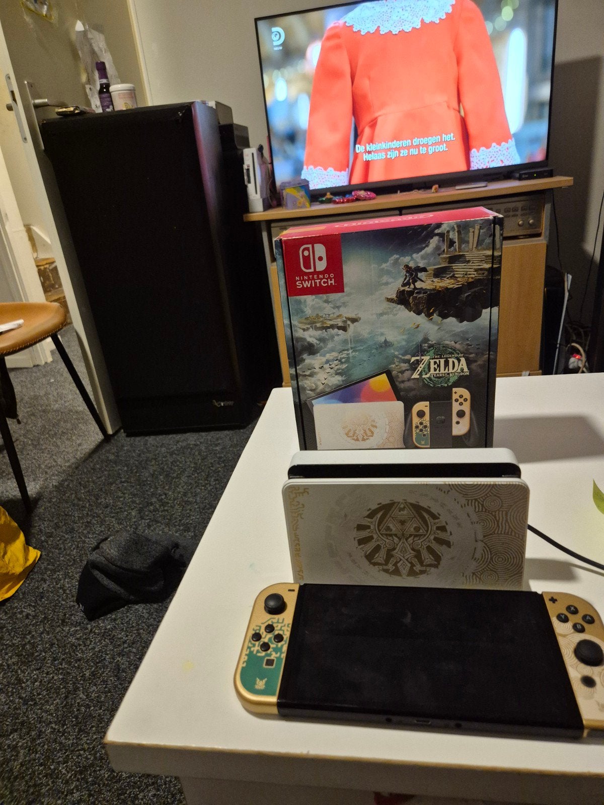Nintendo Switch OLED Zelda Tears of the Kingdom Editie, Ophalen of Verzenden, Zo goed als nieuw, Met 2 controllers, Switch OLED