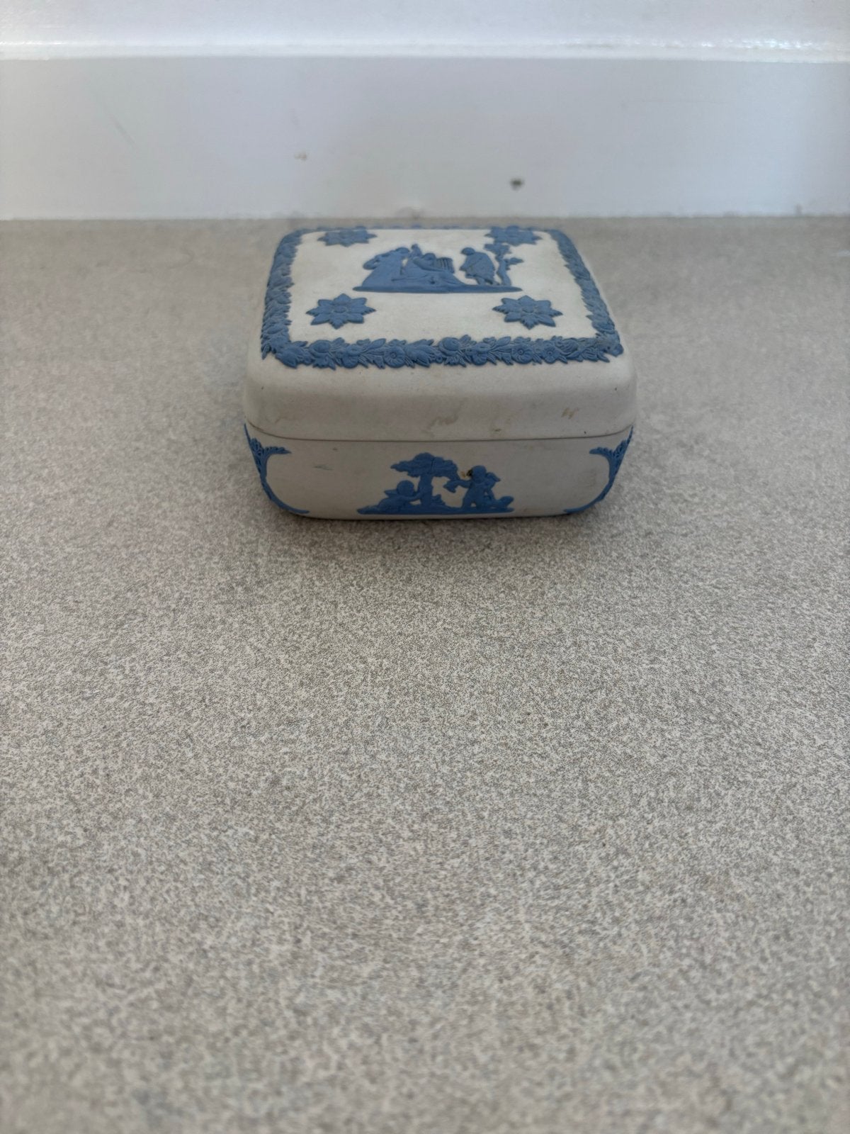 Vintage Wedgwood Jasperware Vierkant Snuisterijdoosje, Ophalen of Verzenden