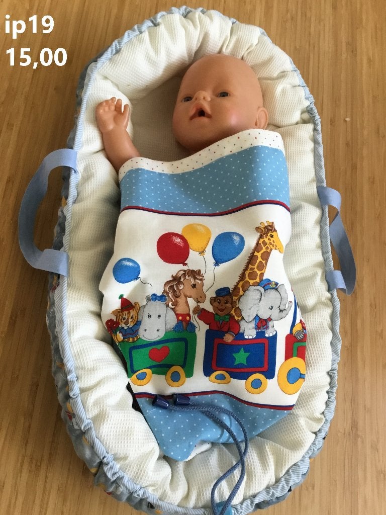 Poppenkleertjes baby born. Omkeerbaar babynestje. KiKa., Ophalen of Verzenden, Nieuw, Barbie