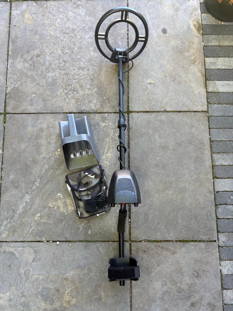 Détecteur de métaux avec tamis et casque