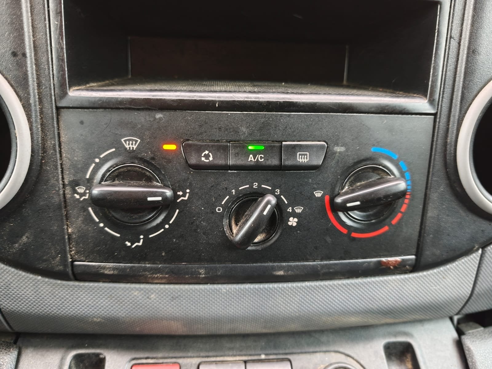 Citroën Berlingo 1.6HDI Airco MARGE AUTO GEEN BTW 500 Comfo, Voorwielaandrijving, Stof, Elektrische ramen, 4 cilinders