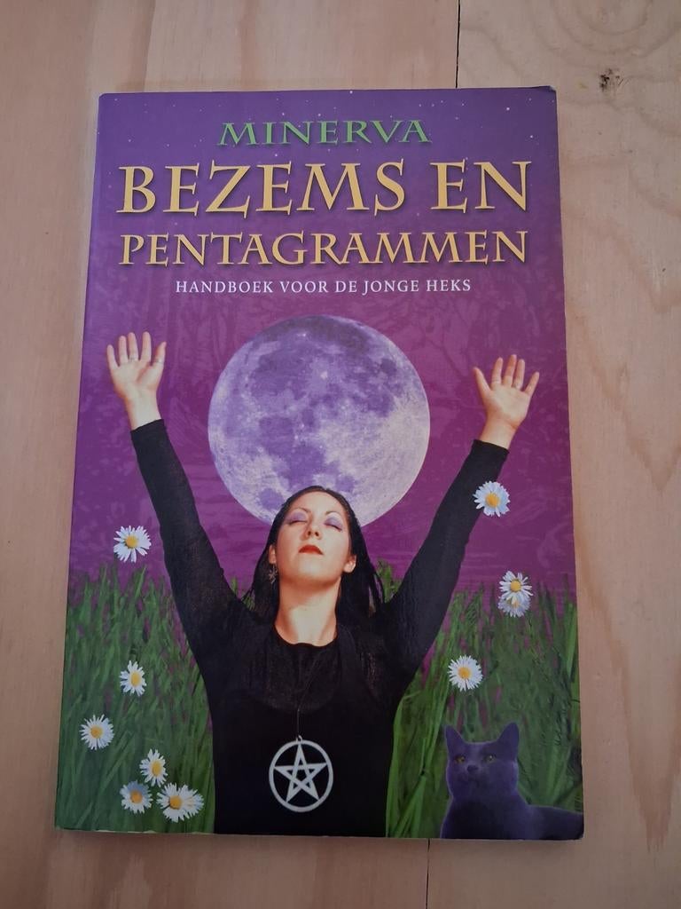 Minerva - Bezems en pentagrammen, Boeken, Ophalen of Verzenden, Zo goed als nieuw, Minerva, Overige onderwerpen