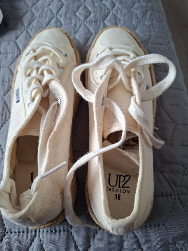 Schoenen, Up2Fashion, Beige, Ophalen of Verzenden, Zo goed als nieuw