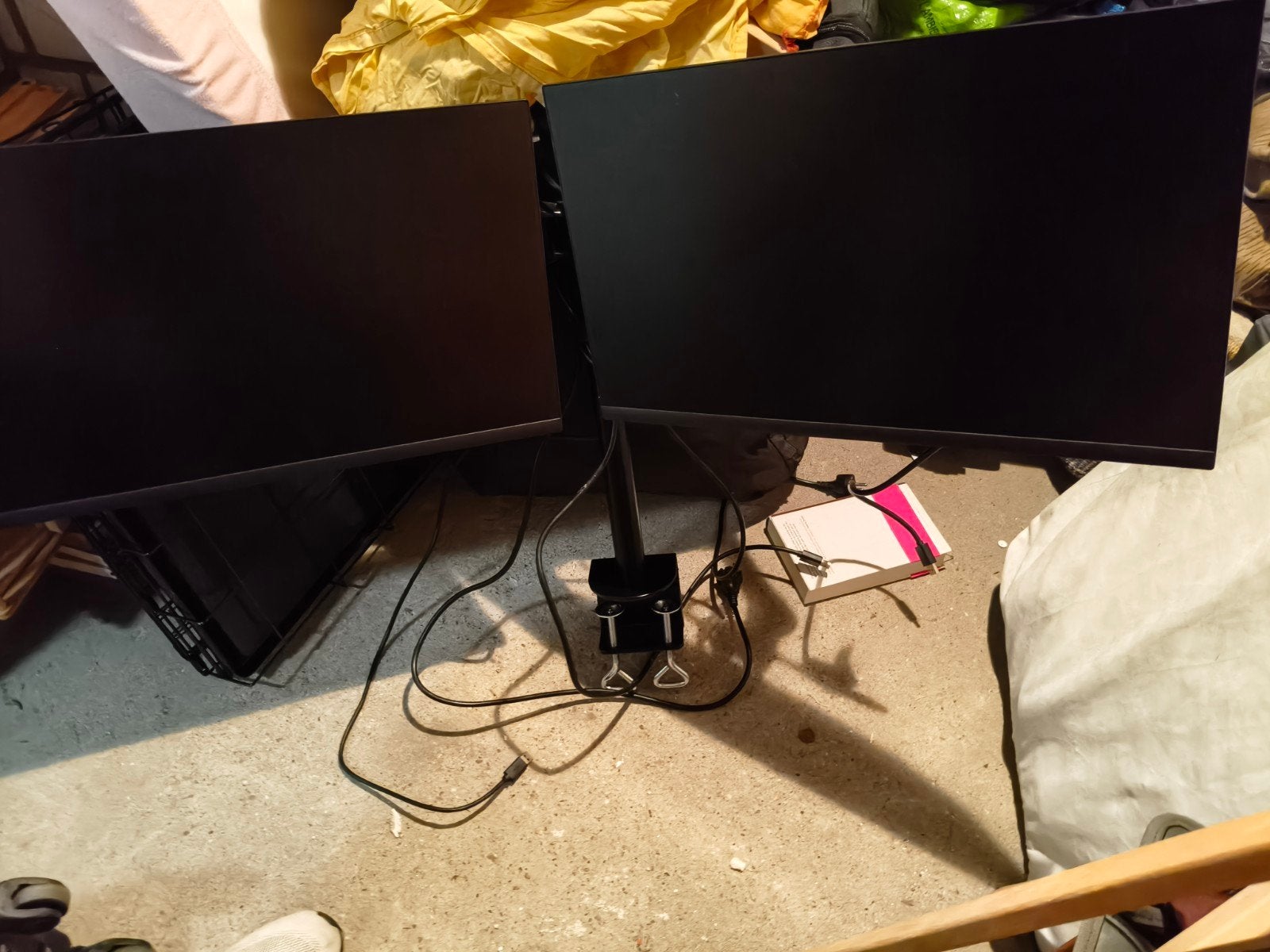 Dell double screens, power block, and dual monitor arm, Computers en Software, Monitoren, Ophalen, HDMI, Gebruikt, 101 t/m 150 Hz
