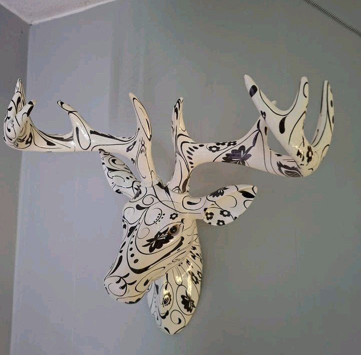 Decoratief zw/wit porseleinen hertenkop met afneembaar gew, Gebruikt, Ophalen of Verzenden, Modern, Wit