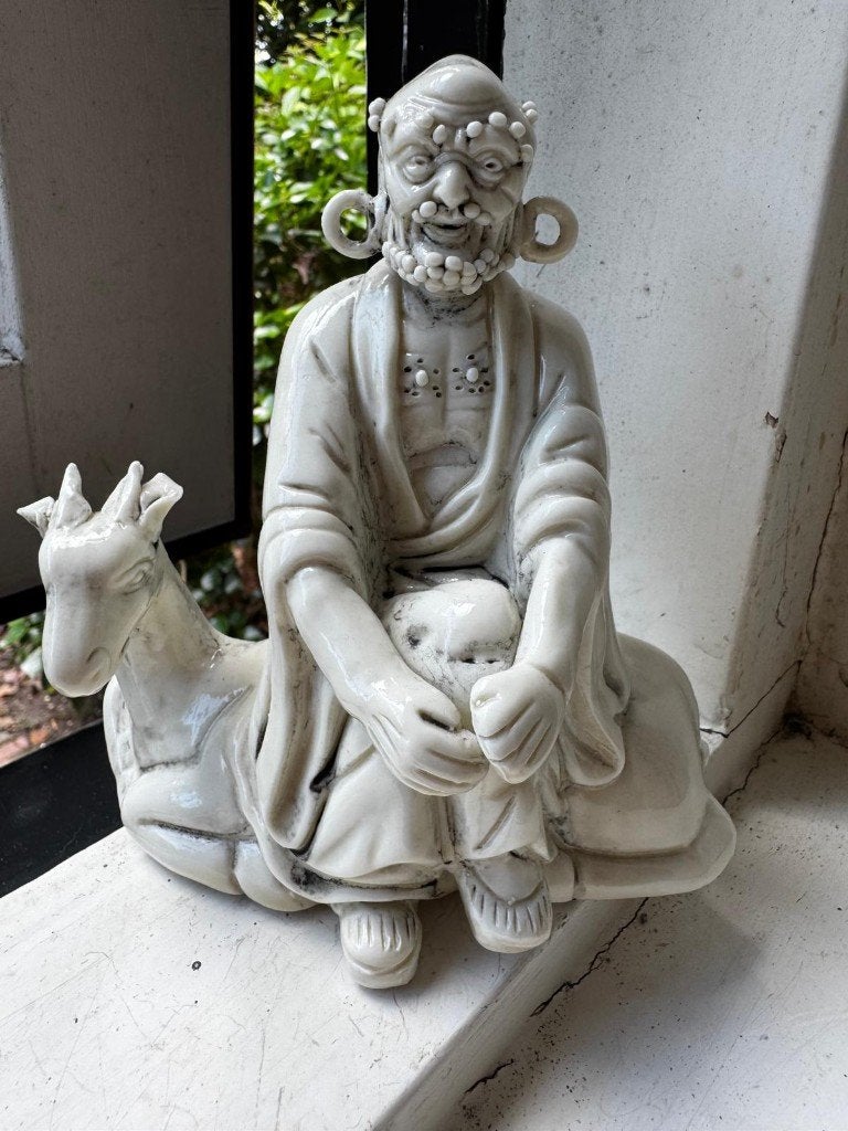 Chinees beeld: Onsterfelijke zittend op hert, Antiek en Kunst, Minder dan 20 cm, Ophalen of Verzenden, Klassiek, Azië