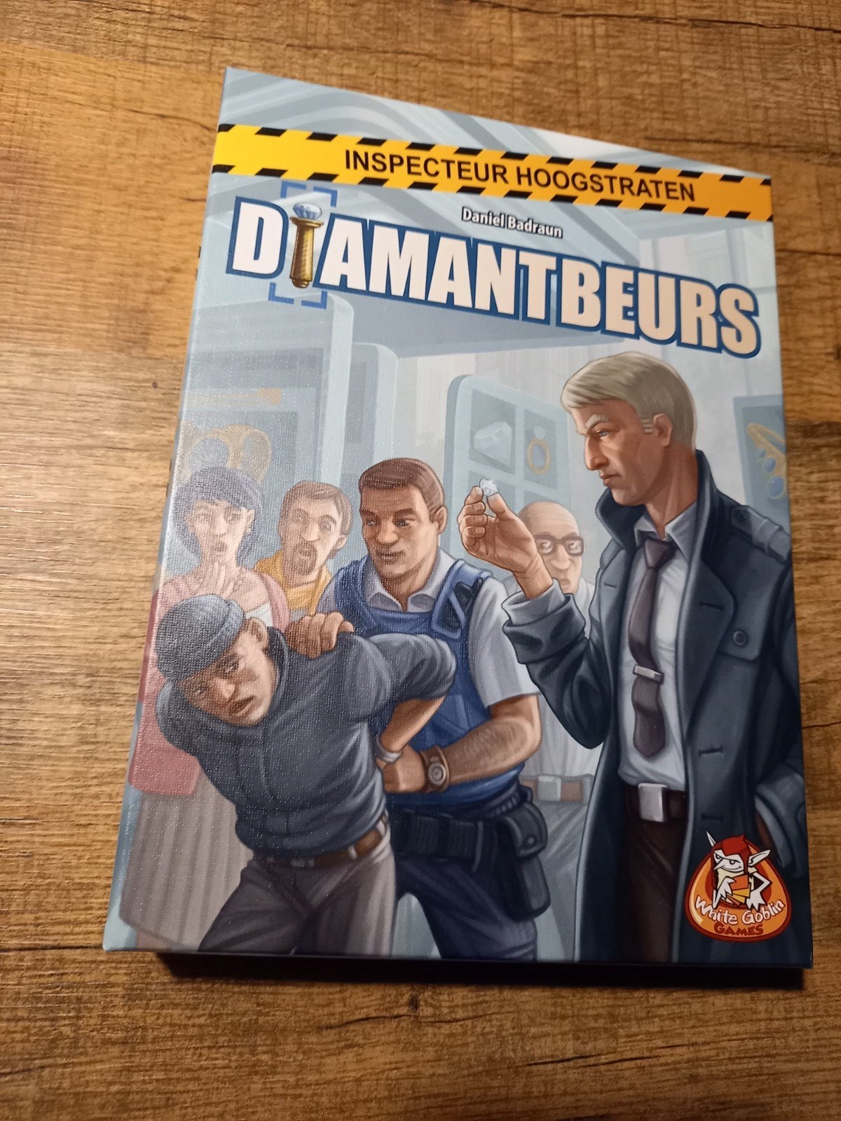 Inspecteur Hoogstraten- Diamantbeurs, Drie of vier spelers, Ophalen of Verzenden, Zo goed als nieuw, White Goblin Games
