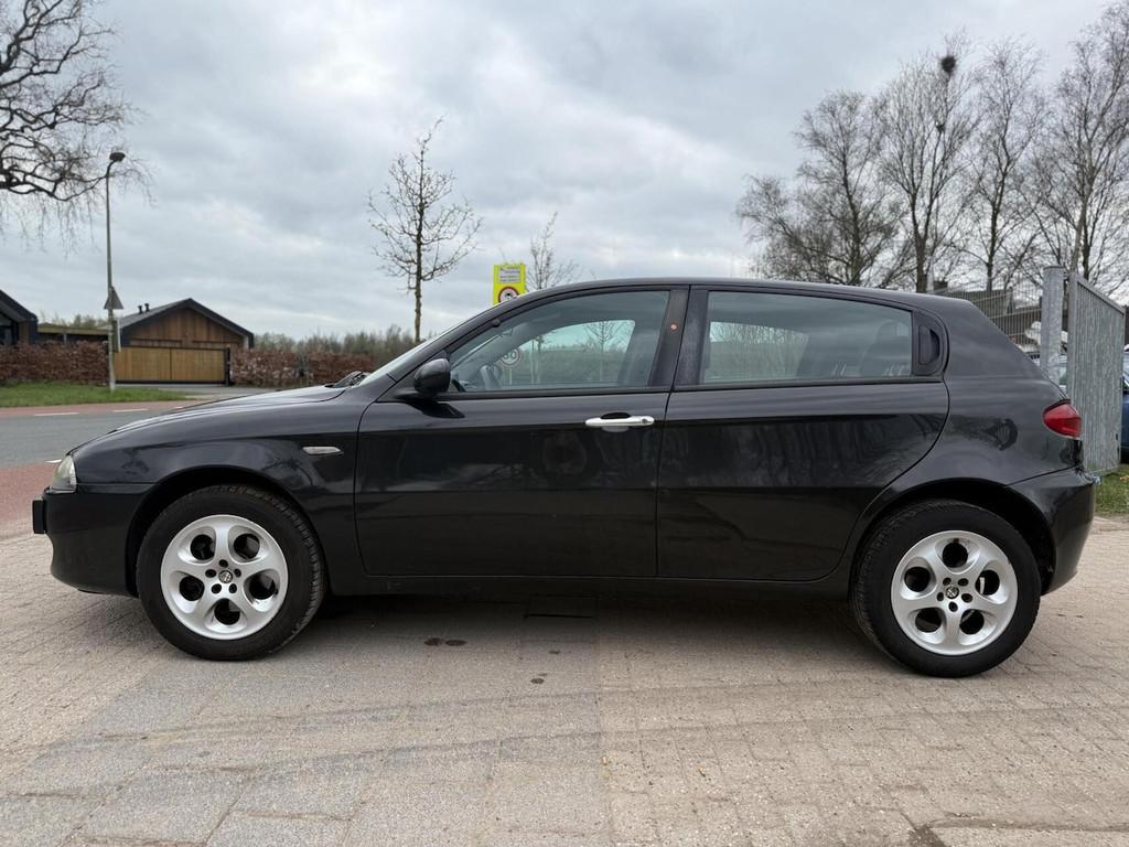 Alfa Romeo 147 1.6 T.Spark Distinctive INCLUSIEF NIEUW APK, Auto's, Voorwielaandrijving, Gebruikt, 4 cilinders, 400 kg
