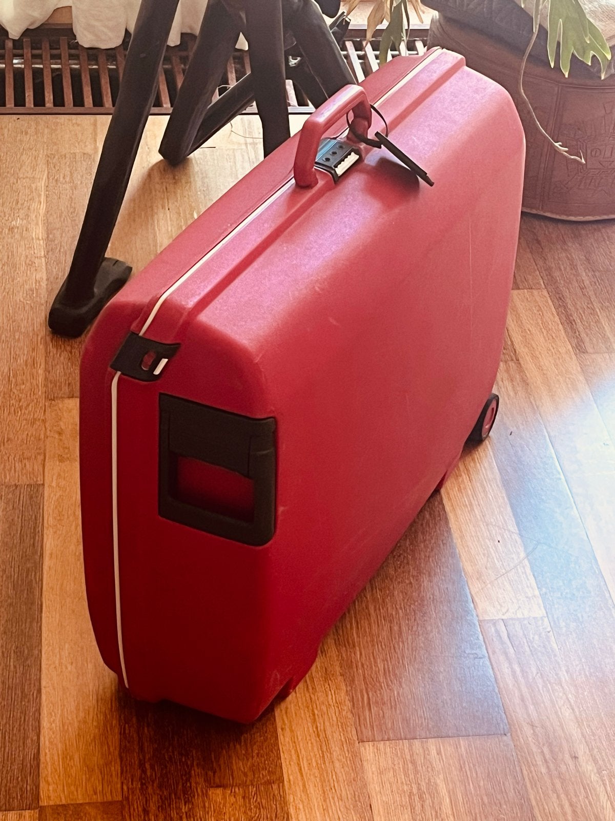 Grote rode Samsonite koffer 70x60x25 cm met wieltjes, Ophalen, Gebruikt, Hard kunststof, Slot