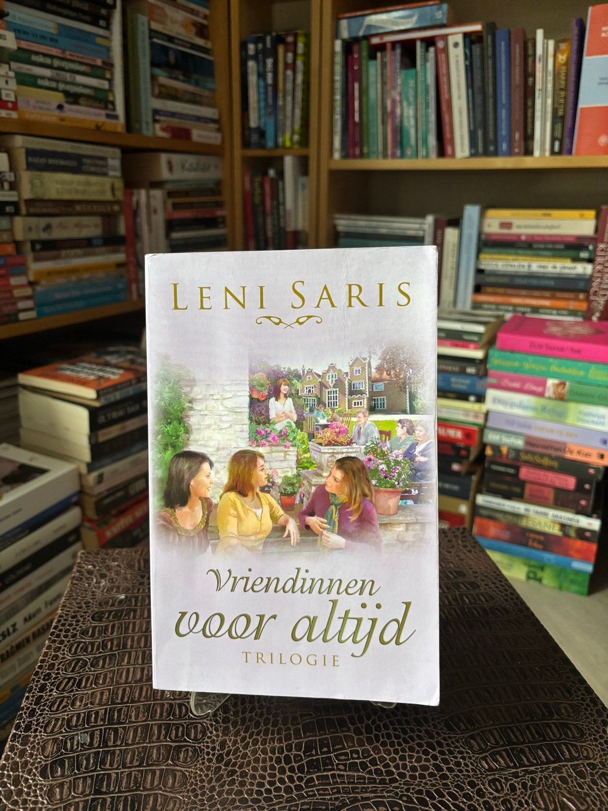 Leni Saris - Vriendinnen voor altijd (Trilogie), Ophalen of Verzenden, Gelezen, Nederland