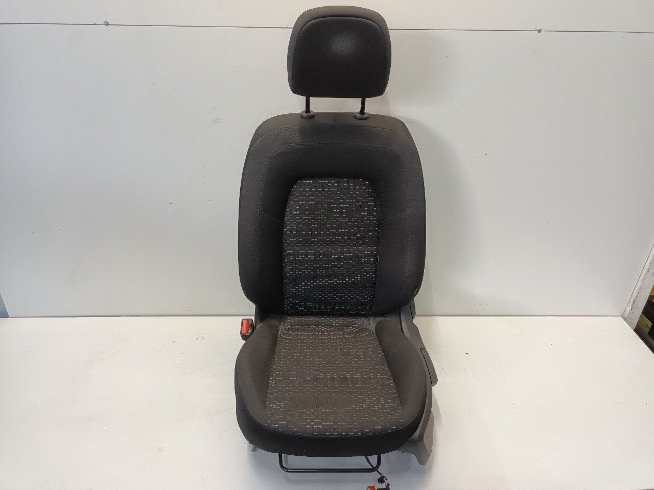 Stoel links voor Mercedes-Benz Citan, Onderdelen@venauto.nl, Van der Ven Autorecycling B.V., Gebruikt, Ettenseweg 76, 4706 PB Roosendaal, The Netherlands