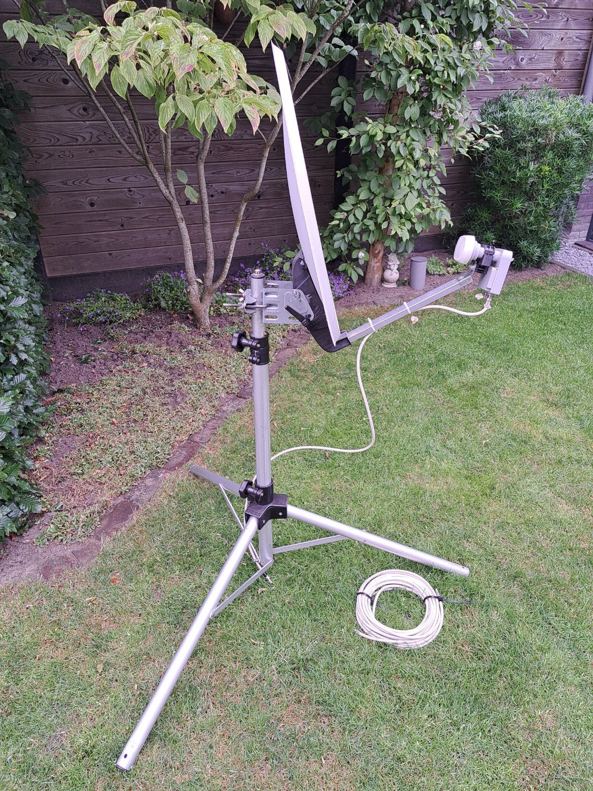Satellietschotel met statief en toebehoren, Audio, Tv en Foto, Schotelantennes, Ophalen of Verzenden, Gebruikt, (Schotel)antenne