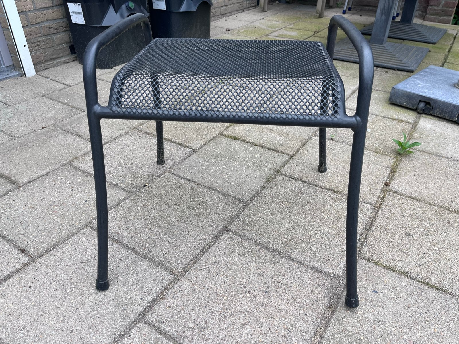 Zwart metalen tuinkrukje / bijzettafel, Tuin en Terras, Ophalen, Gebruikt, Metaal