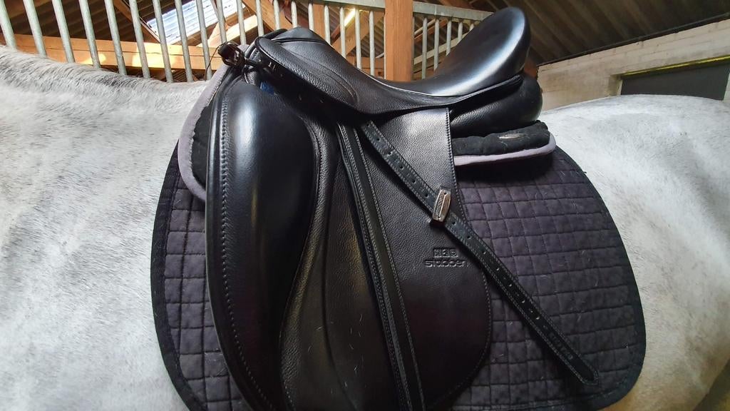 Stübben zadel, Dieren en Toebehoren, Paarden en Pony's | Hoofdstellen en Tuigage, Dressuur, Ophalen of Verzenden