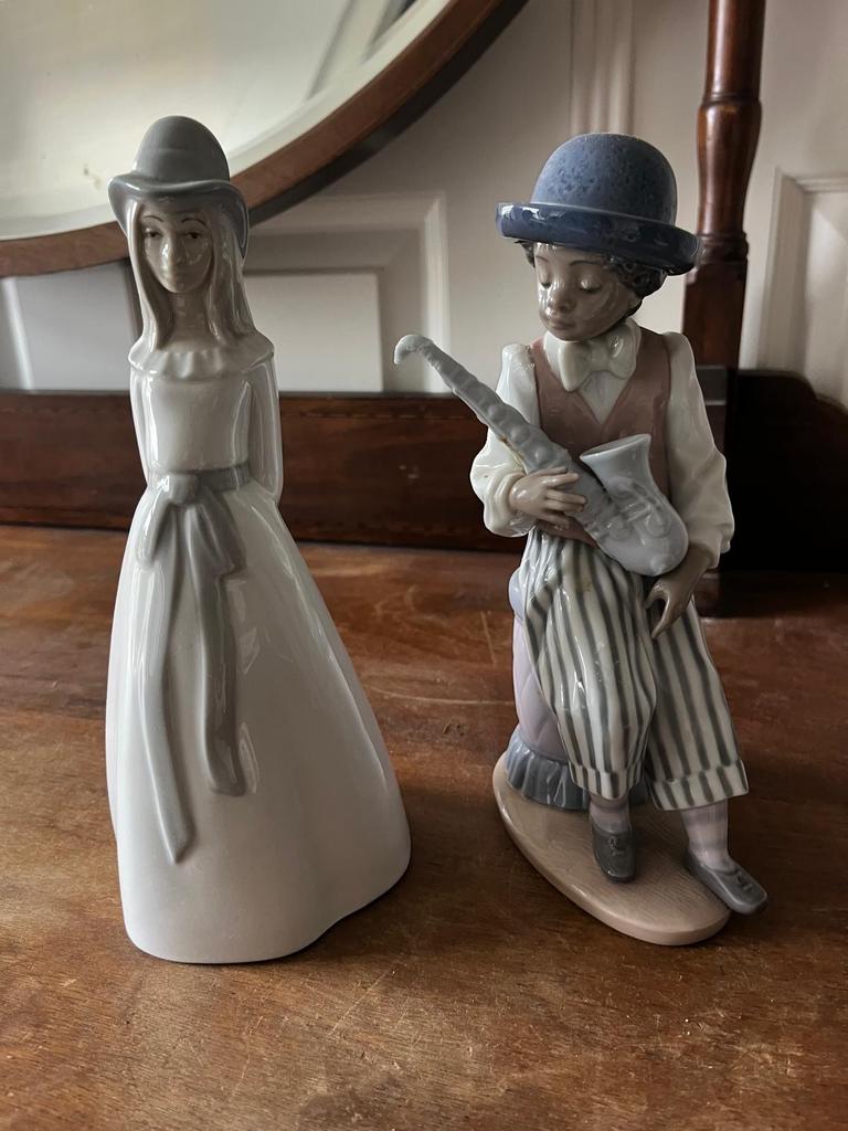 Lladro beeldje en onbekend beeldje, Ophalen, Gebruikt, Mens
