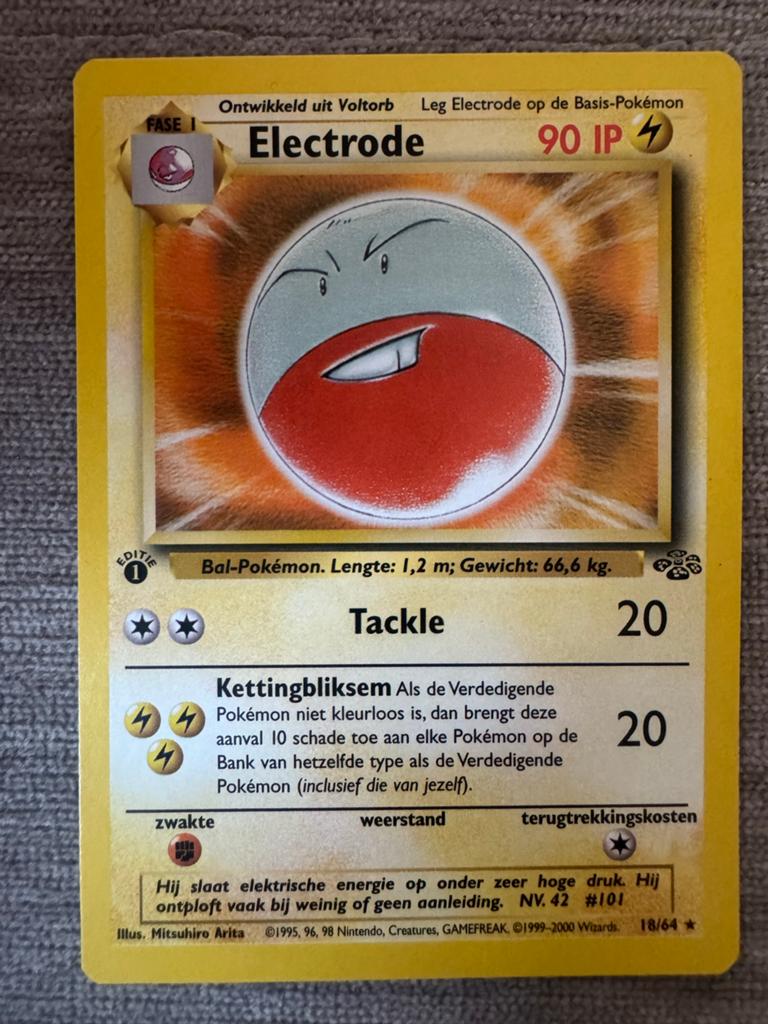 First edition Pokémon Electrode 18/64 Jungle Set 1st Edition, Hobby en Vrije tijd, Verzamelkaartspellen | Pokémon, Ophalen of Verzenden