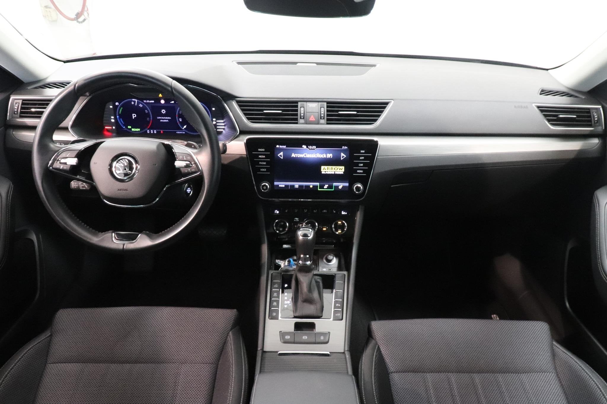 Skoda Superb Combi 1.4 TSI iV Business Edition Plus | Camera, Stof, Gebruikt, 4 cilinders, Met garantie (alle)