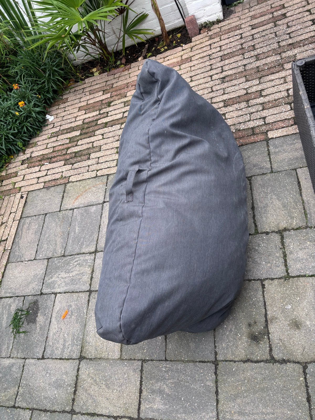 XL hondenkussen of zitzak met handvat. Antraciet. 110 cm, Dieren en Toebehoren, Ophalen, Zo goed als nieuw, Stof