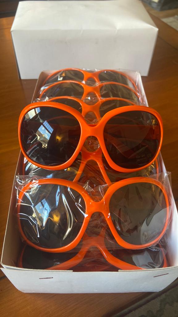 Oranje zonnebril leuk voor wk nu 1€ pst  bij 20 stuks, Overige merken, Zonnebril, Nieuw, Oranje