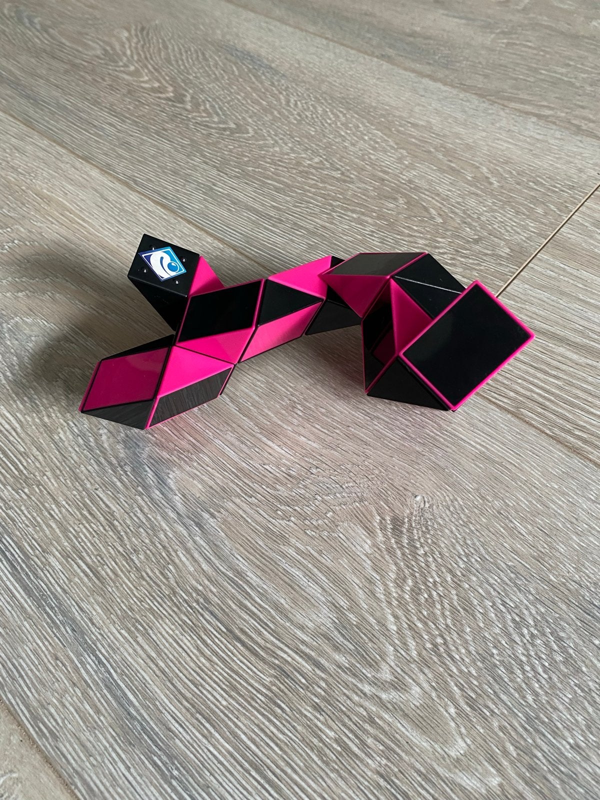 Rubik's Snake - Roze en Zwart - Puzzel Speelgoed, Ophalen of Verzenden, Zo goed als nieuw, Jongen of Meisje