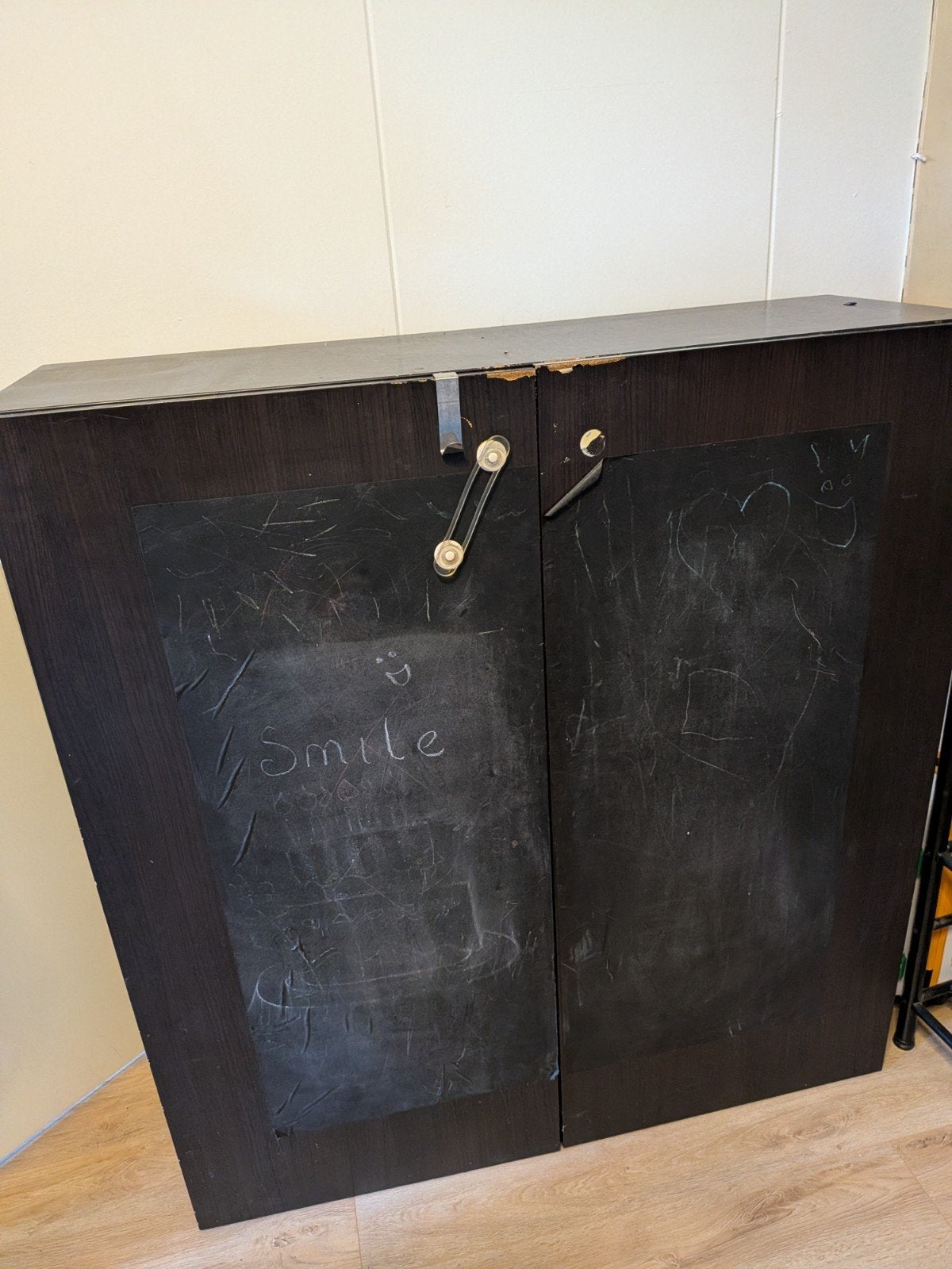 gratis IKEA kast zwartbruin, Huis en Inrichting, Kasten | Dressoirs, Ophalen, Gebruikt, 25 tot 50 cm, 100 tot 150 cm