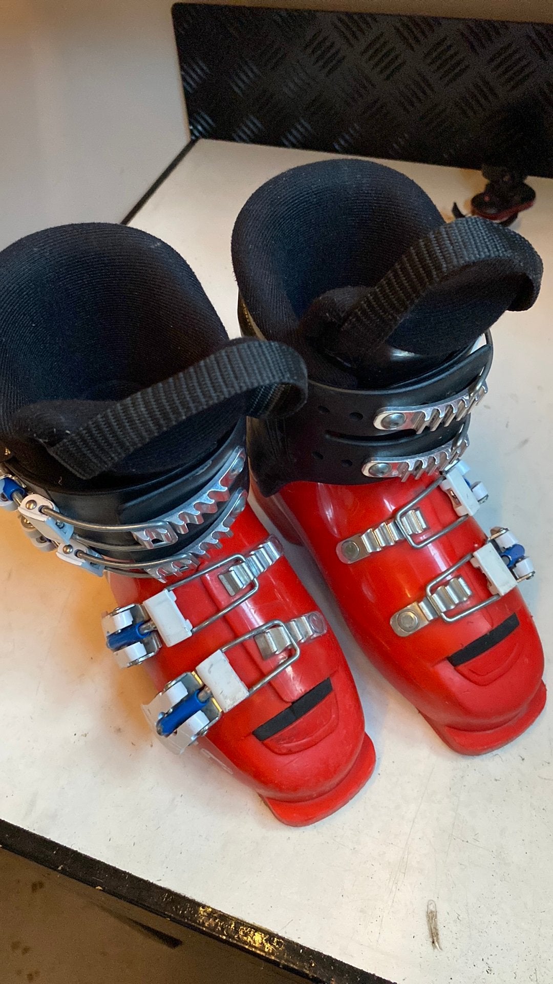 Ski schoenen Atomic 20 / 20.5, Sport en Fitness, 160 tot 180 cm, Schoenen, Ophalen of Verzenden, Zo goed als nieuw
